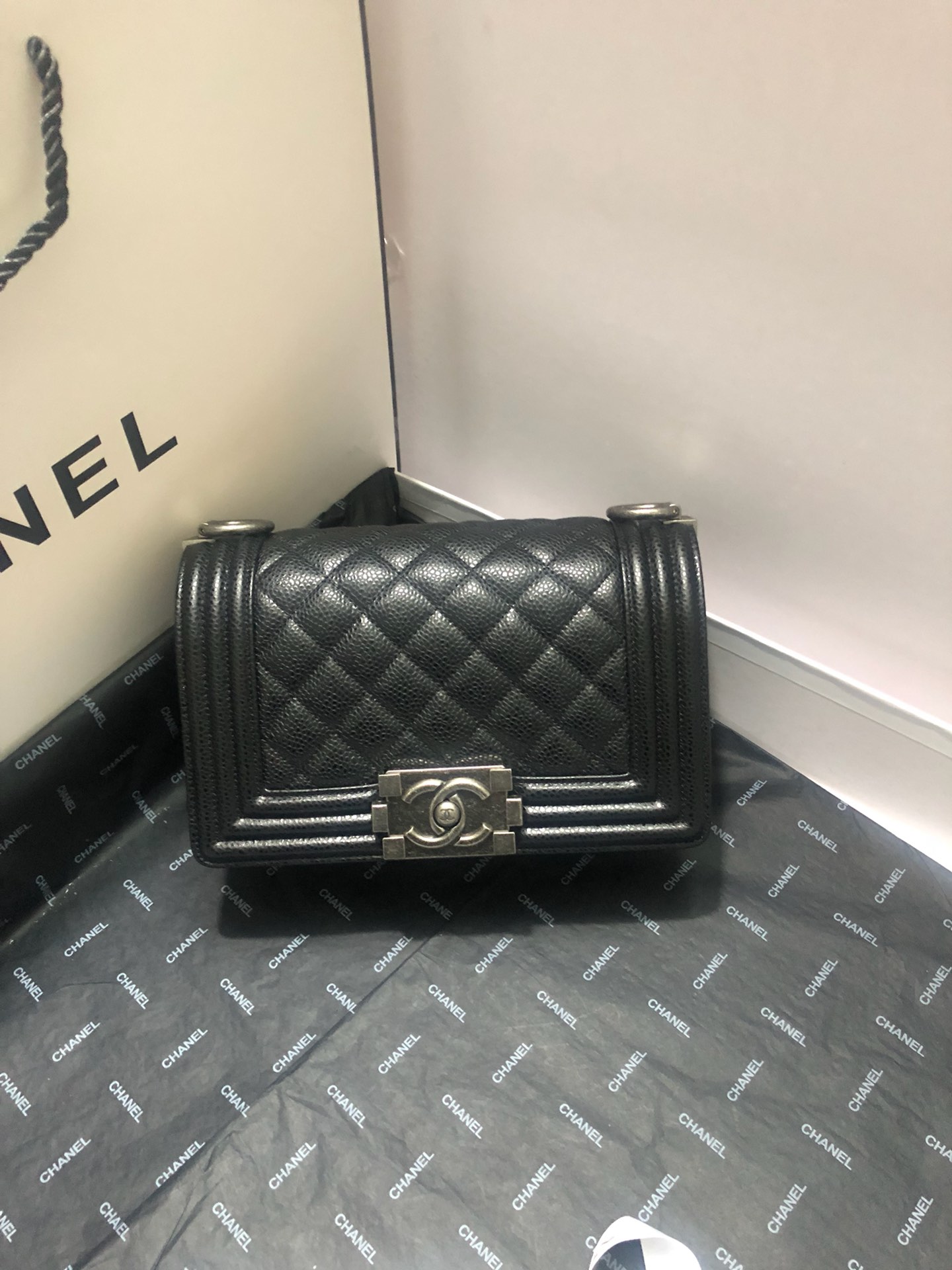 Chanel Boy Bag 20cm in Fijne Bal Diamant Uitvoering met Originele Hardware