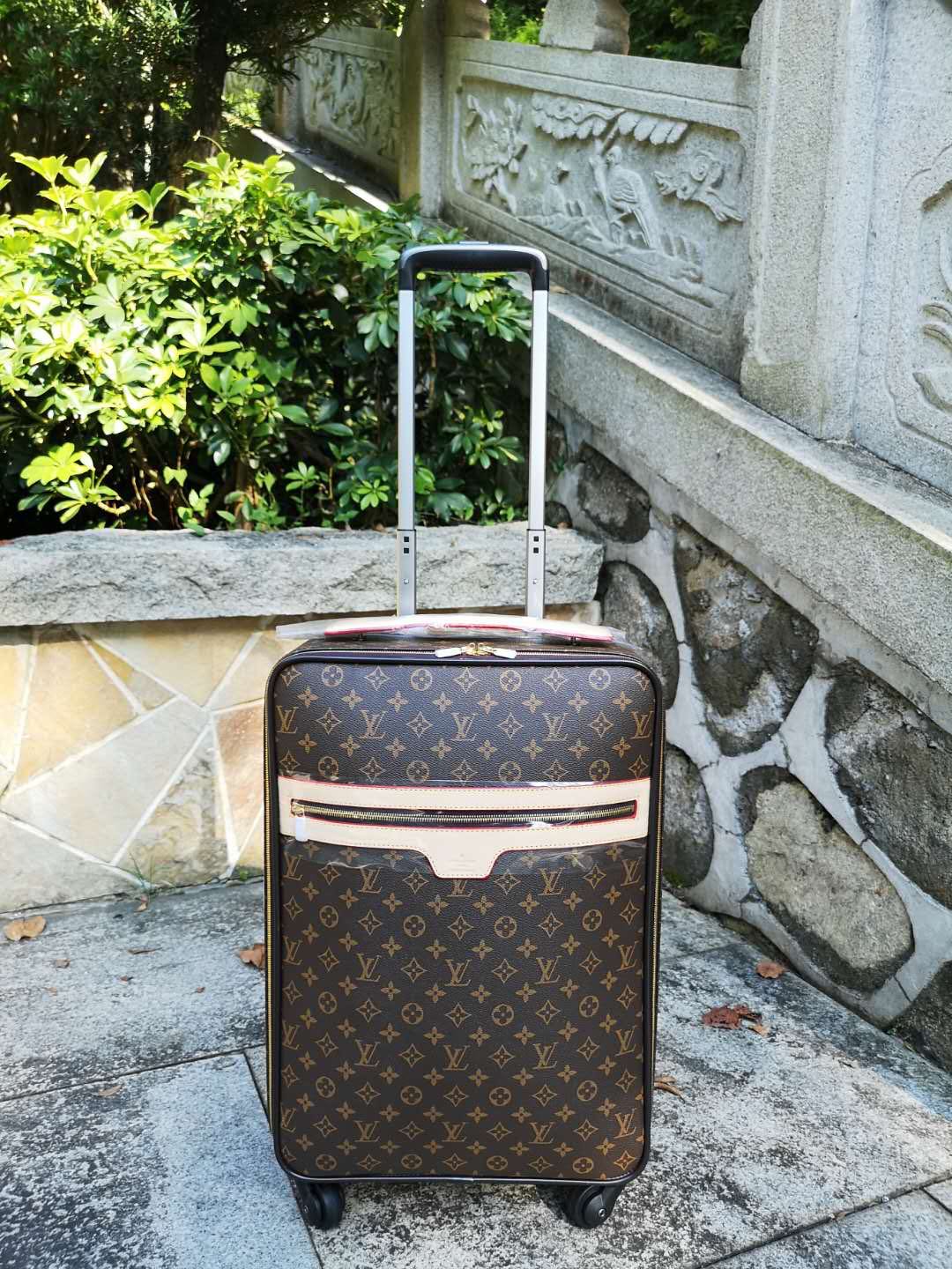 NO:270036,[LV] Universal wheel new model, original leather. Not many, hurry up and buy [seduction][seduction] exclusive products first, real photos. 20-inch 53/38/20 [Strong][Strong] 24-inch 63/40/20,,louis vuitton19860909【LV】万向轮爆新款,原版皮质.数量不多,赶紧抢购[勾引][勾引]独家产品抢先上市,实物实拍.20寸53/38/20[强][强]24寸63/40/20,,louis vuitton,luggage