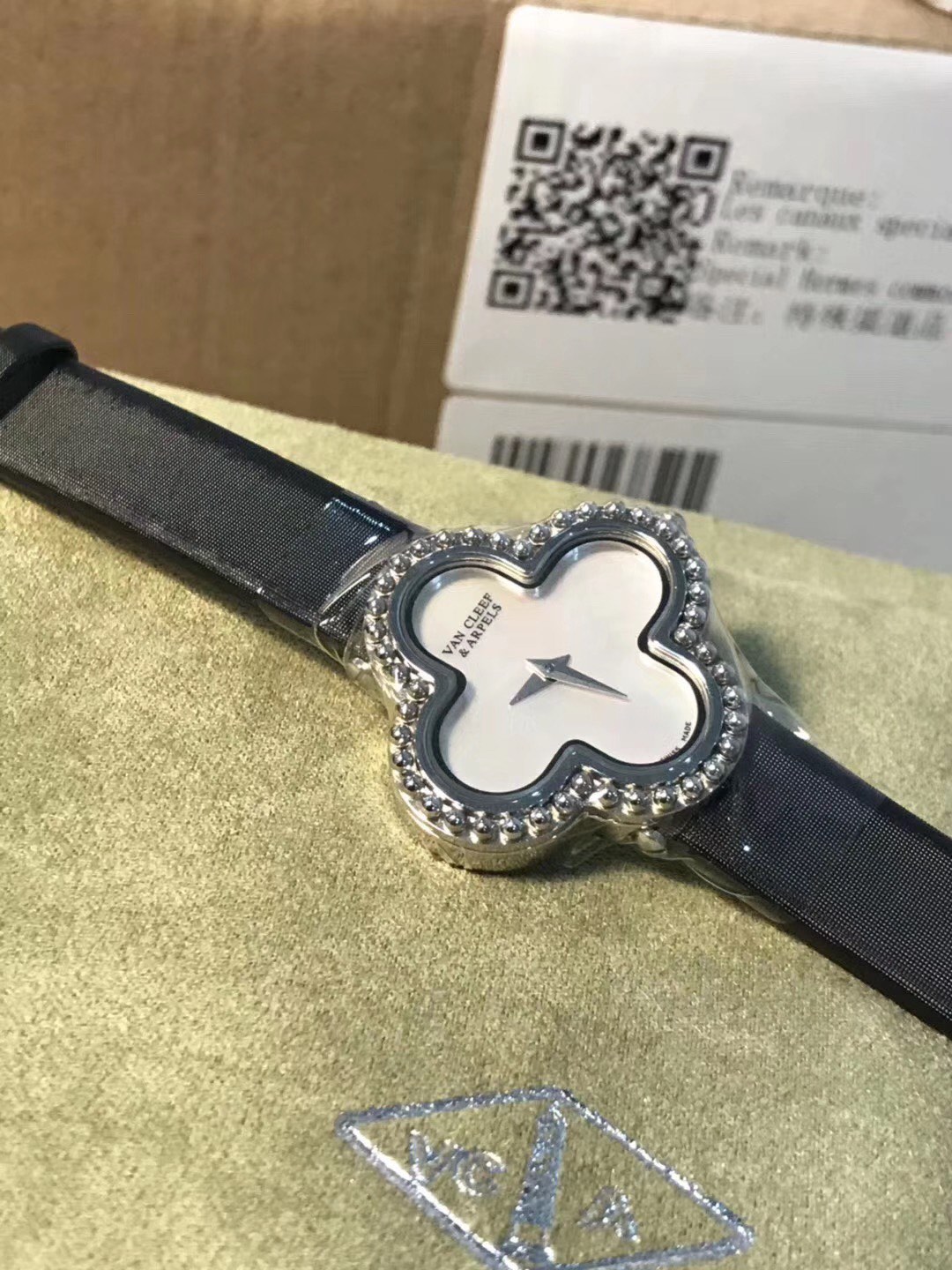 Van Cleef & Arpels 梵克雅宝四叶草系列女款腕表