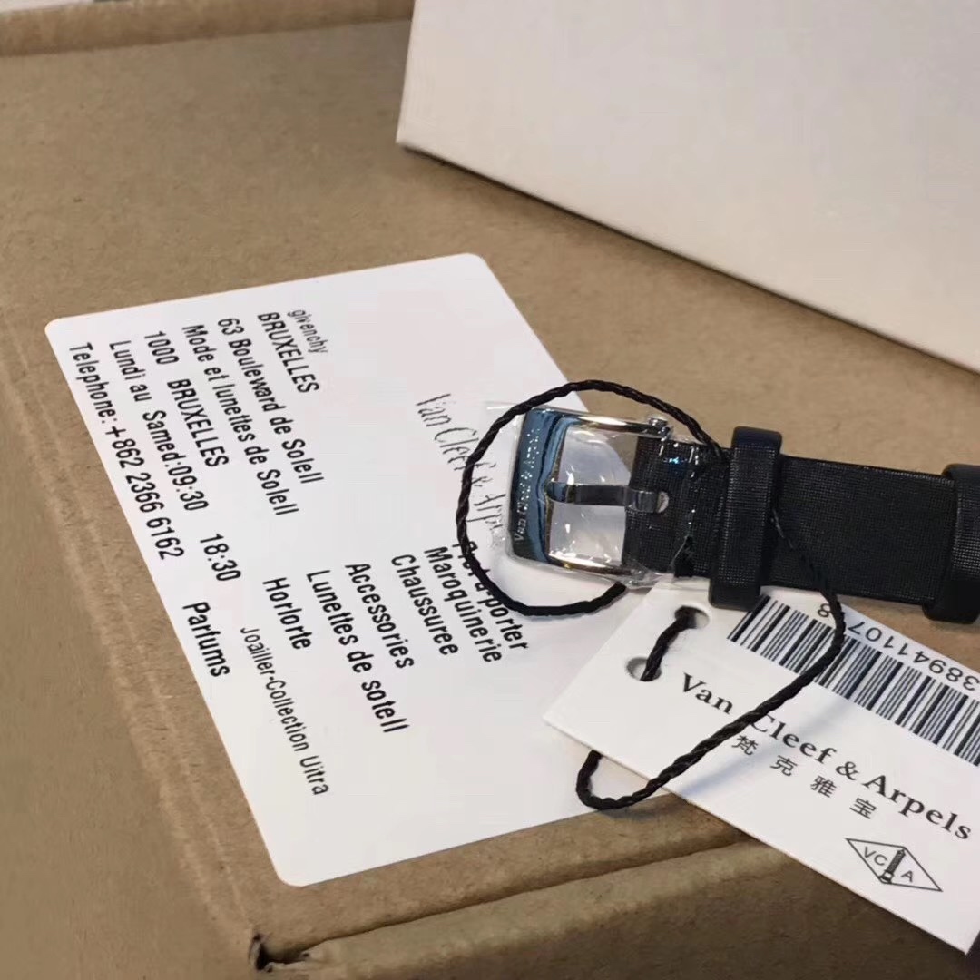 Van Cleef & Arpels 梵克雅宝四叶草系列女款腕表