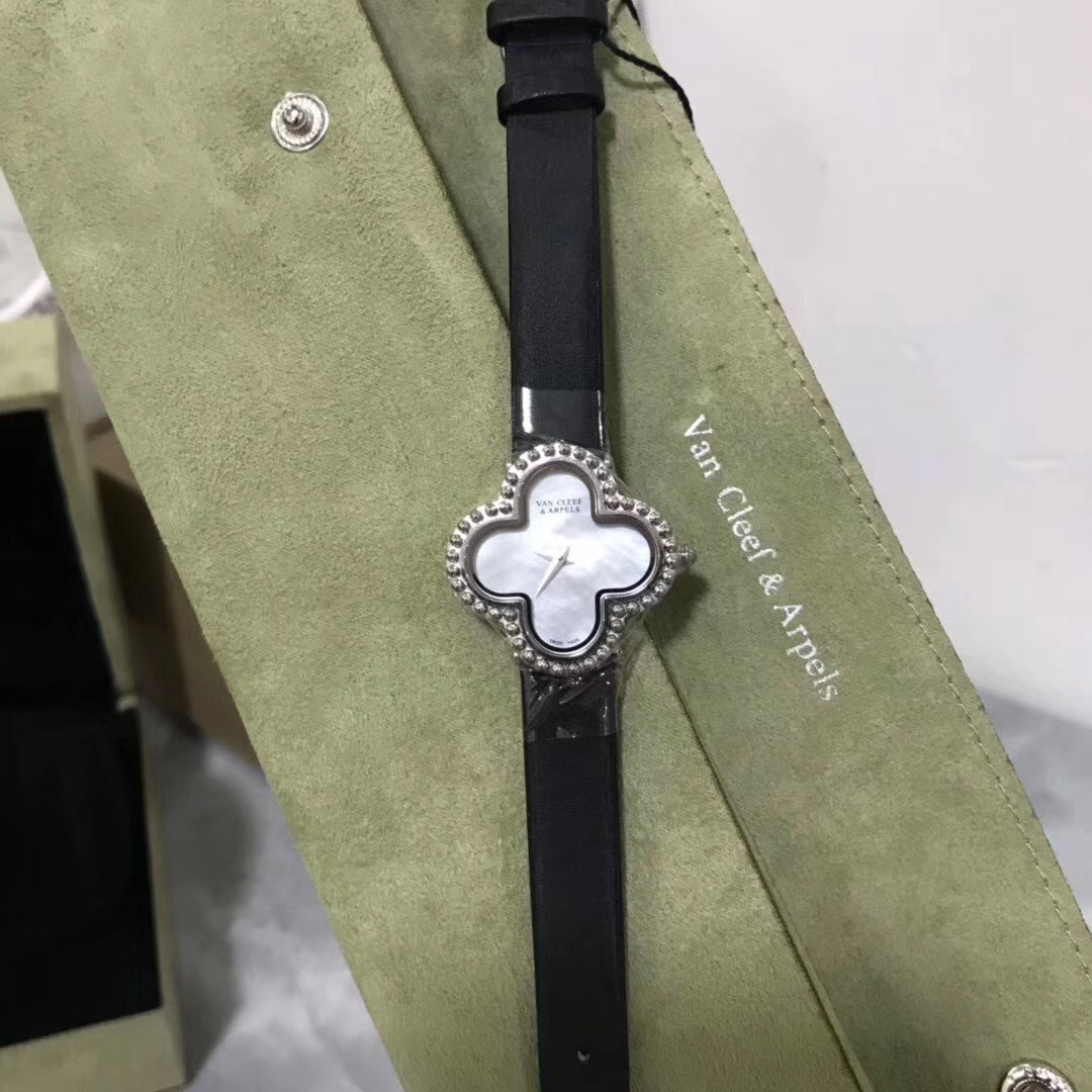 Van Cleef & Arpels 梵克雅宝四叶草系列女款腕表