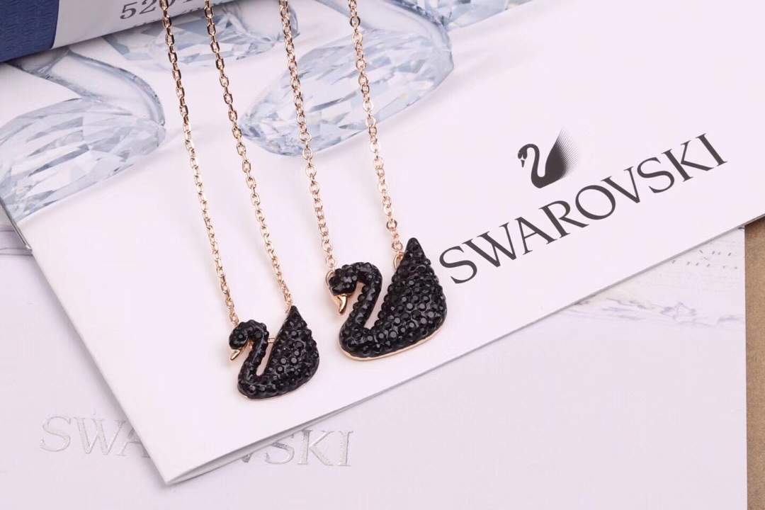NO:102536,The main promotion of Double Eleven event, spot instant sales, giving agents a chance to explode orders. Swarlow original single black swan necklace, both of which are large and small. The classic and outdated popular product comes with a full set of counter packaging, barcode anti-counterfeiting, you can scan counter receipts, Swarlow necklace, necklace19860909双十一活动主推 现货秒杀 给代理一个爆单的机会 施华洛原单黑天鹅项链,大小号均有,一直经典不过时的爆款附带全套专柜包装,条码防伪可扫专柜小票,施华洛项链,necklace,Jewelry