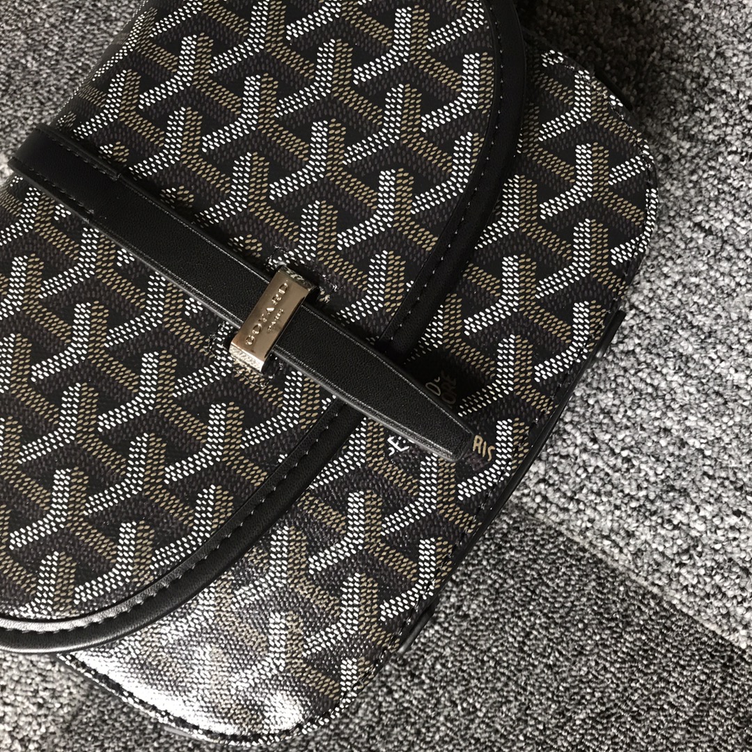 GOYARD BELVEDERE⬇️单扣邮差包配有灵巧的肩带和安全的闭合系统，适合各种场合，简约优雅且轻
