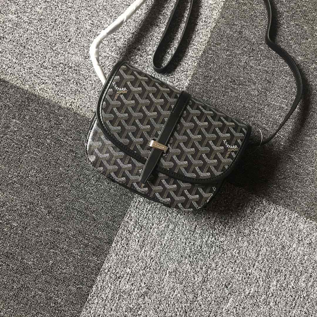 GOYARD BELVEDERE⬇️单扣邮差包配有灵巧的肩带和安全的闭合系统，适合各种场合，简约优雅且轻