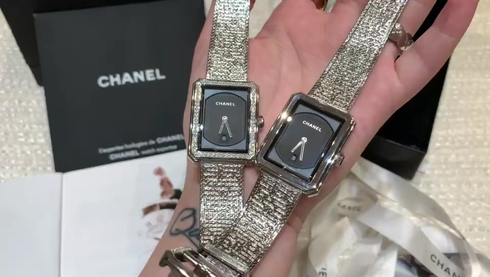 Chanel 香奈儿方形钢带女款腕表视频欣赏