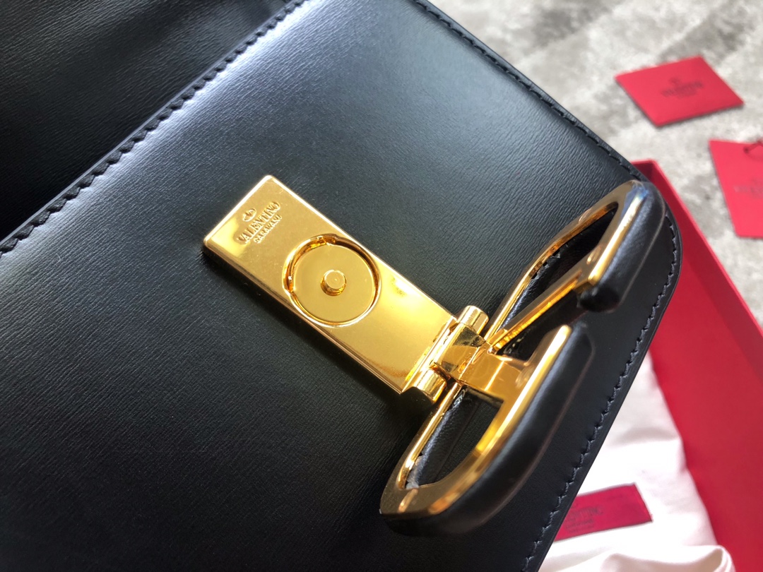 华伦天奴Valentino大V扣复古进口牛皮单肩包0074S