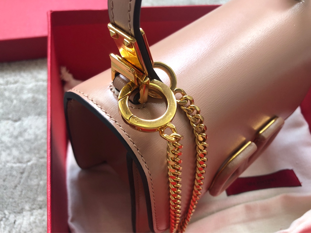 华伦天奴Valentino大V扣复古进口牛皮单肩包0074S