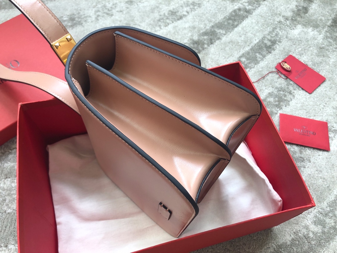 华伦天奴Valentino大V扣复古进口牛皮单肩包0074L