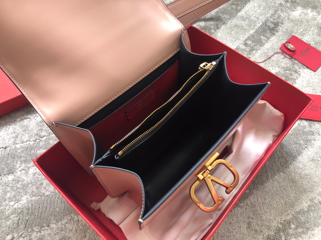 华伦天奴Valentino大V扣复古进口牛皮单肩包0074L