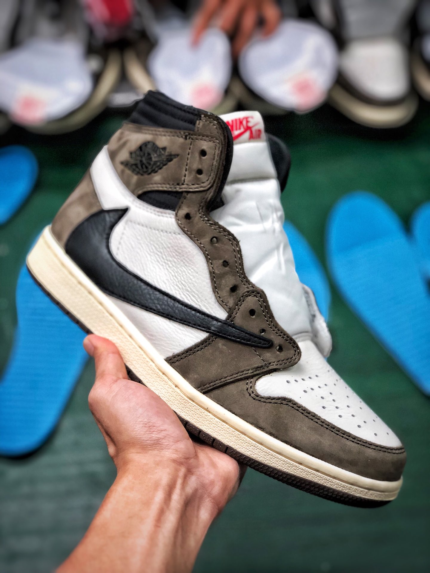 支持到付 S2纯原生产线 让你重新认知“纯原” Travis Scott X Air Jordan 1 倒钩 从模具、纸板 到皮料和各配套辅料，彻头彻尾全新改版 只为攀登极致巅峰💯💯 今日全码出货 合作商可主力推广 Size 36 3…
