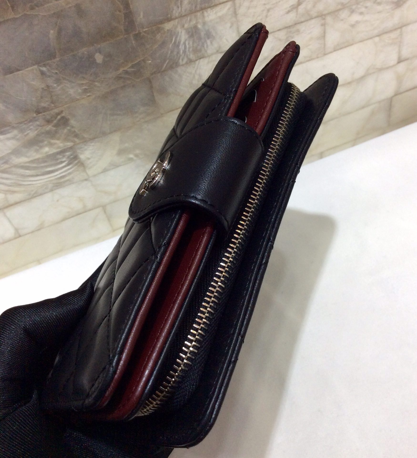 CHANEL 原单进口羊皮短折钱夹 A48667黑色/银扣