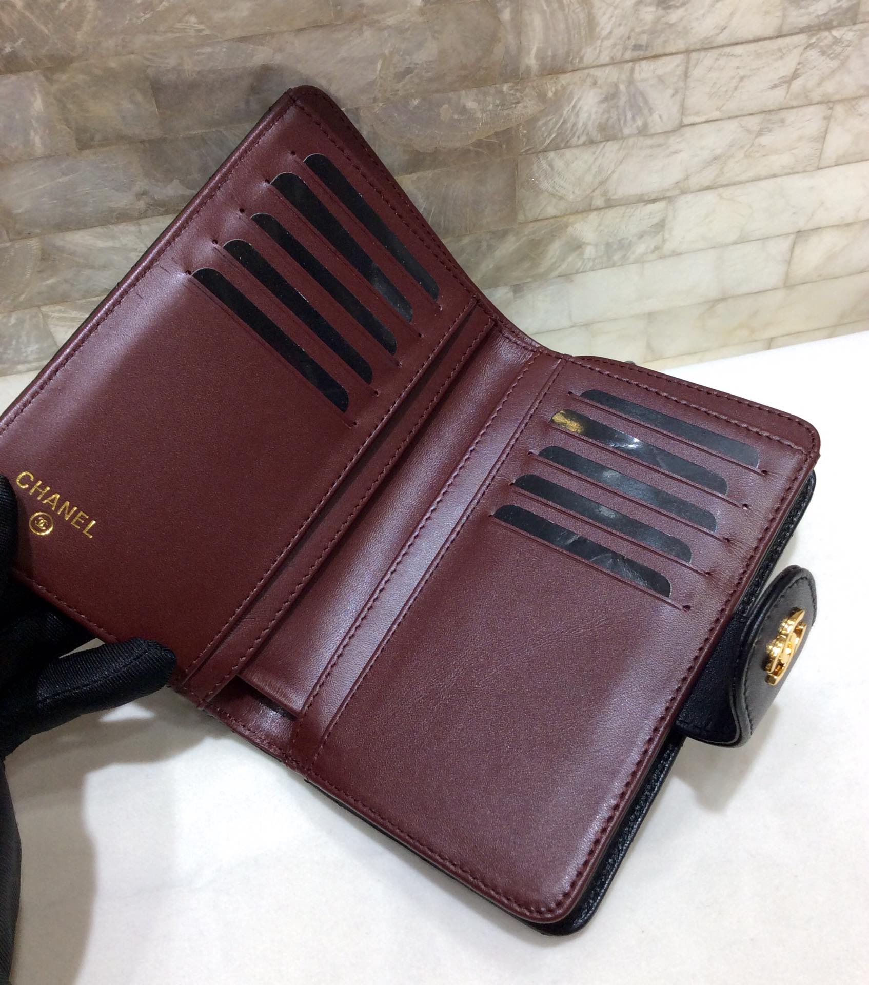 CHANEL 原单进口羊皮短折钱夹 A48667黑色/金扣