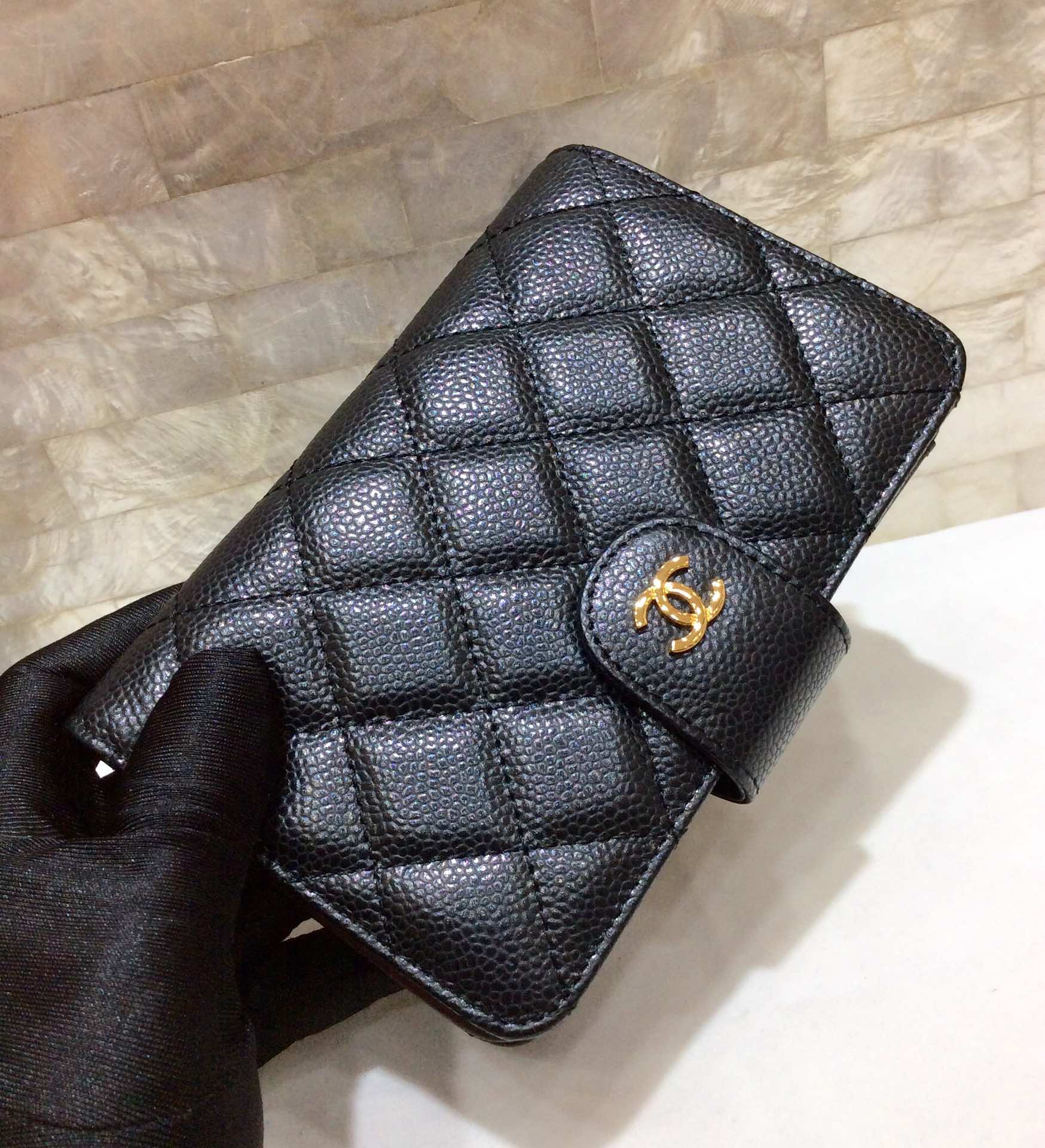 CHANEL 原单进口球纹牛皮短折钱夹 A48667黑色/金扣