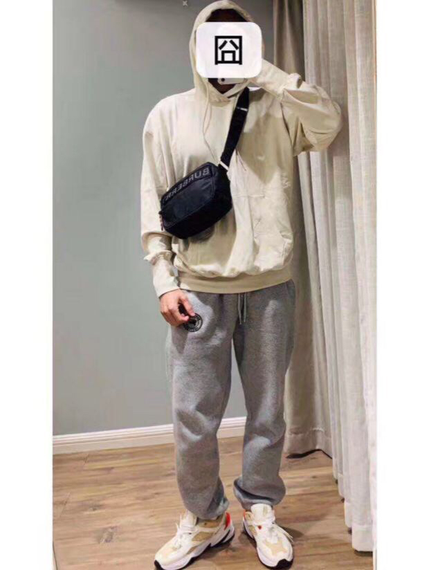 注意看一下模特上身图,可单肩可斜挎,可手拿,纯正小,感觉就缺这么一只小单肩相机包,精致完美,又是另一种感觉,可以做手拿包钱包用 6