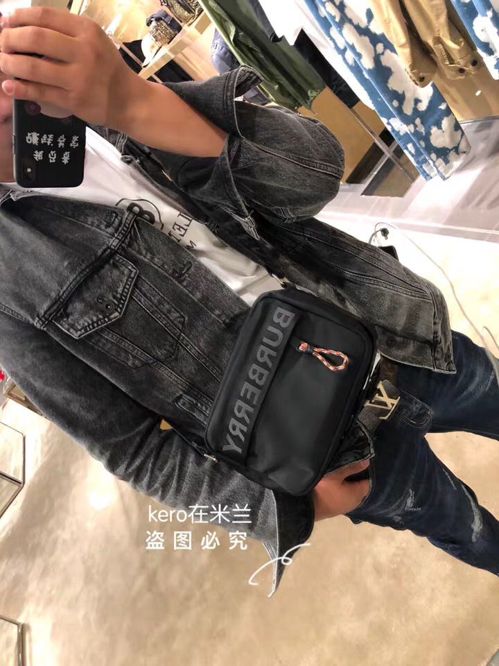 注意看一下模特上身图,可单肩可斜挎,可手拿,纯正小,感觉就缺这么一只小单肩相机包,精致完美,又是另一种感觉,可以做手拿包钱包用 8
