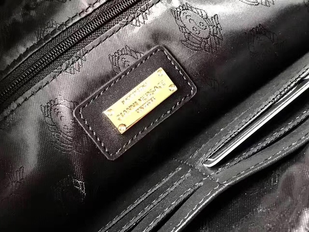 ，原单品质爱心手抓包爱心官网同步新款潮真皮休闲款🔛编号：012-1黑色🇲🇪独家开模定制💽花纹独显、五金不