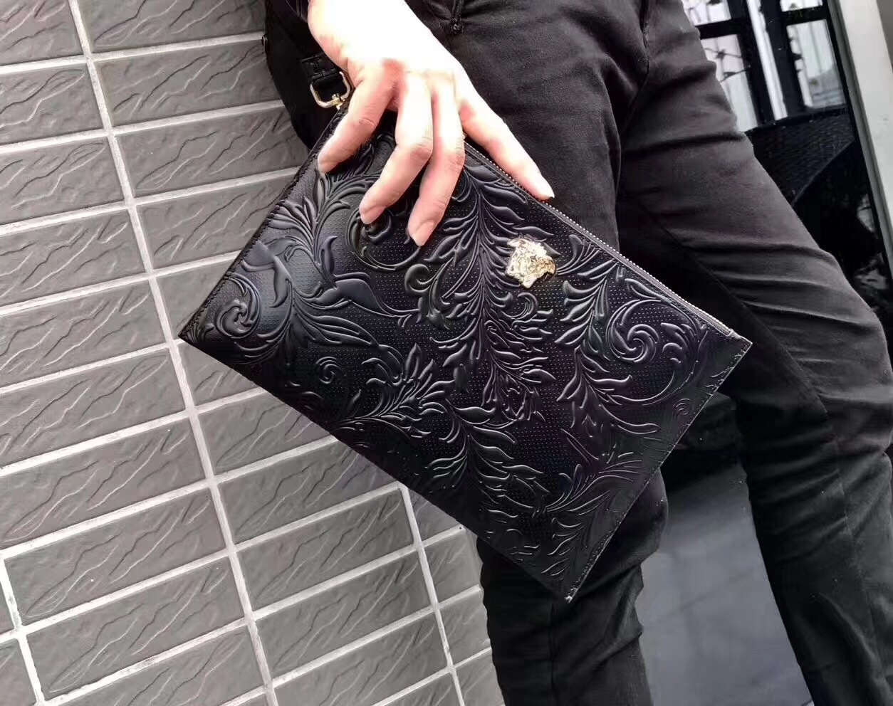 ，原单品质爱心手抓包爱心官网同步新款潮真皮休闲款🔛编号：012-1黑色🇲🇪独家开模定制💽花纹独显、五金不