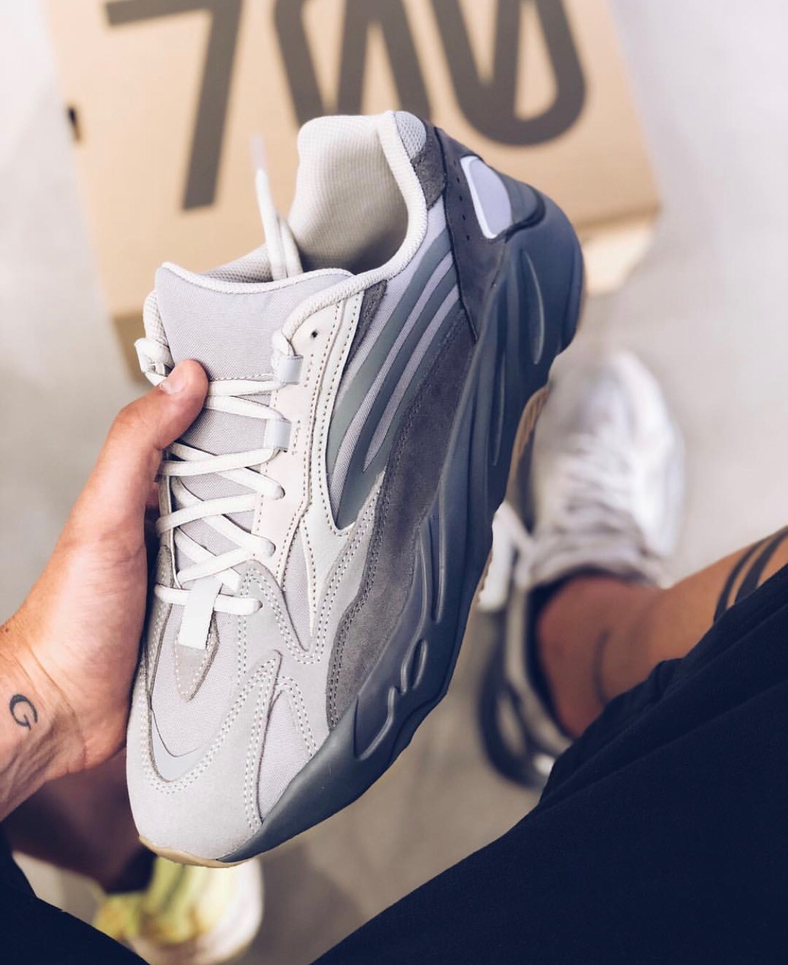 Yeezy 700 V2 "Tephra" Ceniza volcánica, materiales seleccionados de alta calidad, para promoción, tomar libremente#