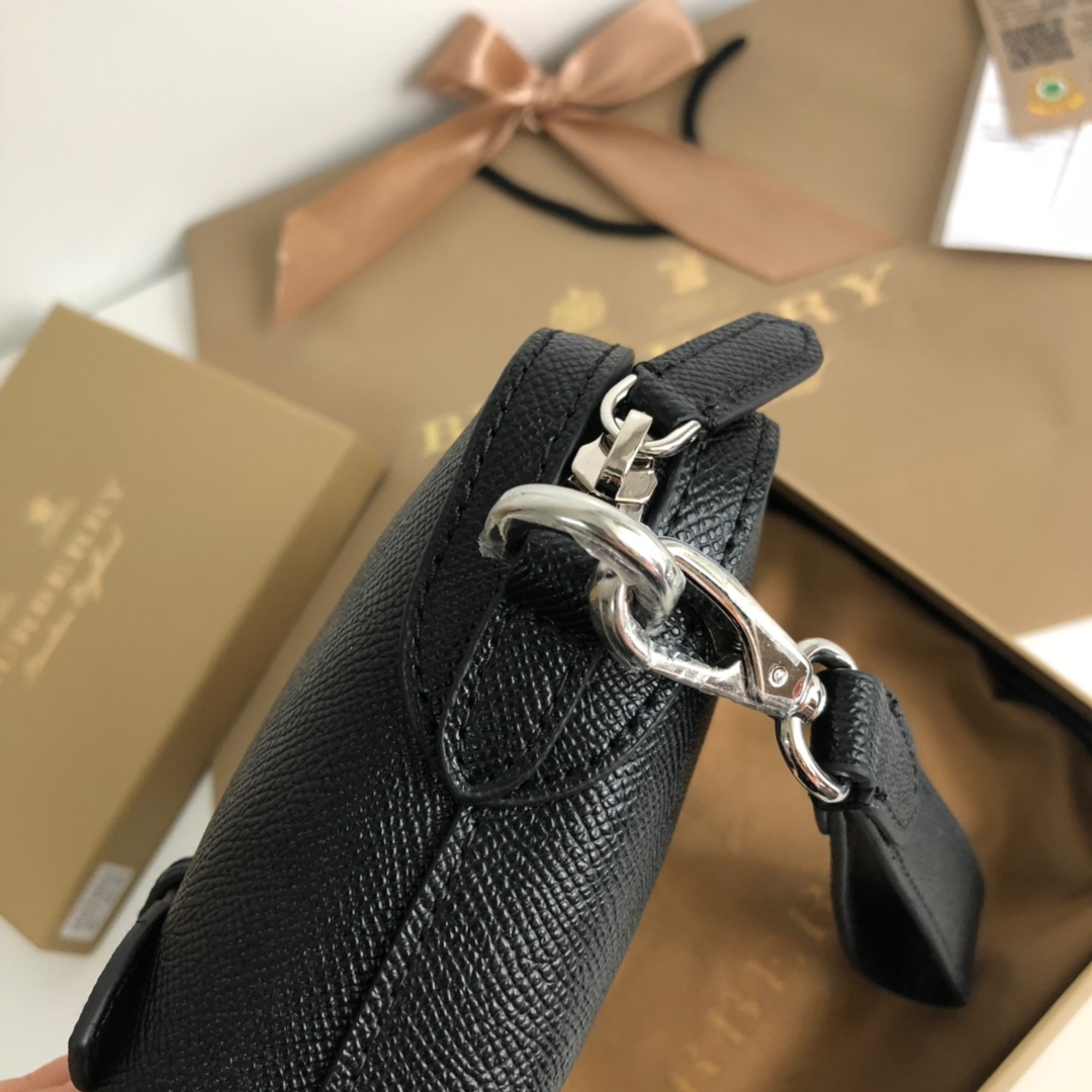 Burberry Zip Pouch Black 25x14cm everyday