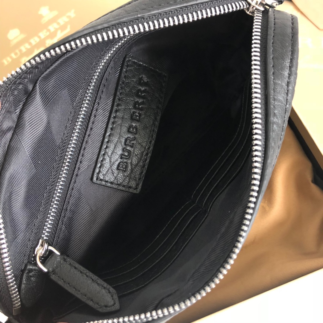 Burberry Classic Black pebbled leather 25x14cm everyday