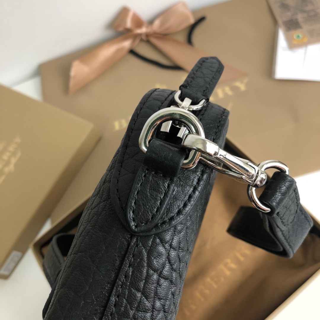 Burberry Black 25x14cm everyday