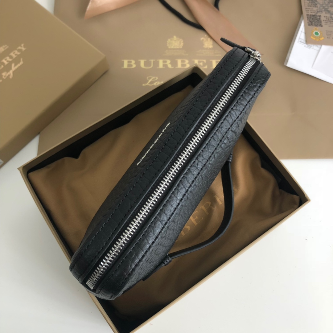 Burberry Classic Black pebbled leather 25x14cm everyday