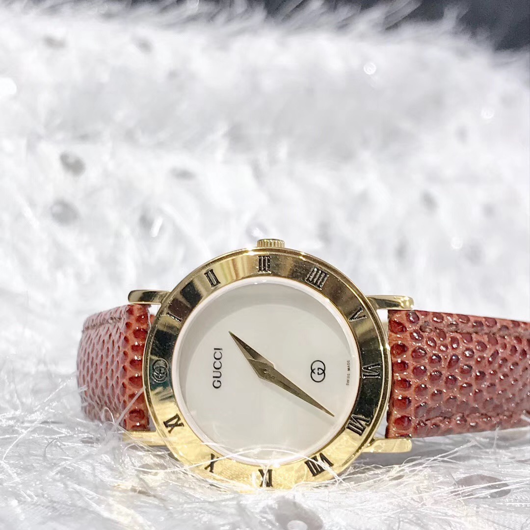 Gucci 古驰 潮流女士腕表，表壳直径约26mm厚度约6mm
