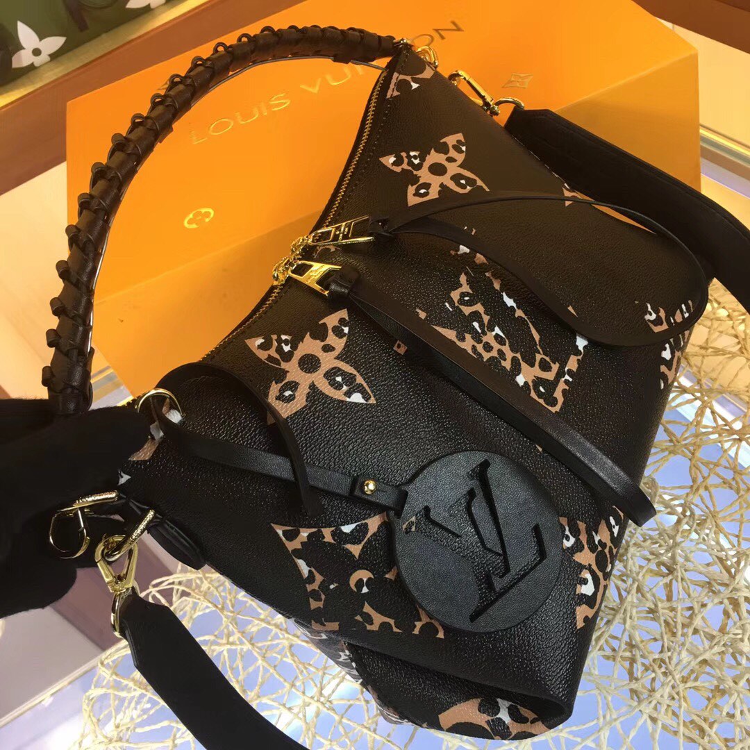 Louis Vuitton Beaubourg Hobo Black Monogram Empreinte Giant 25x21x15cm shoulder everyday