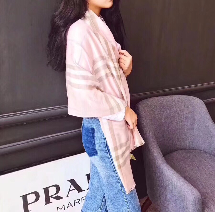 Burberr*y天丝棉格子囲巾 - 柔らかく高品質な素材