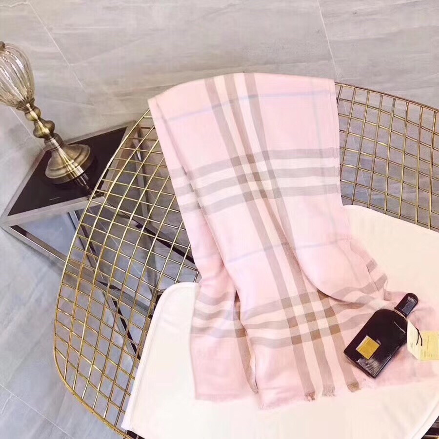 Burberr*y天丝棉格子囲巾 - 柔らかく高品質な素材