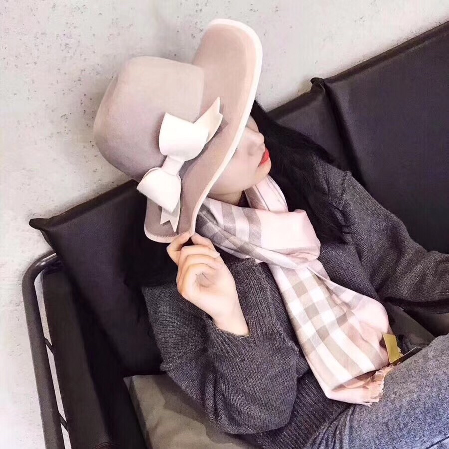 Burberry天丝棉格子囲巾 - 柔らかさと高い垂感の魅力