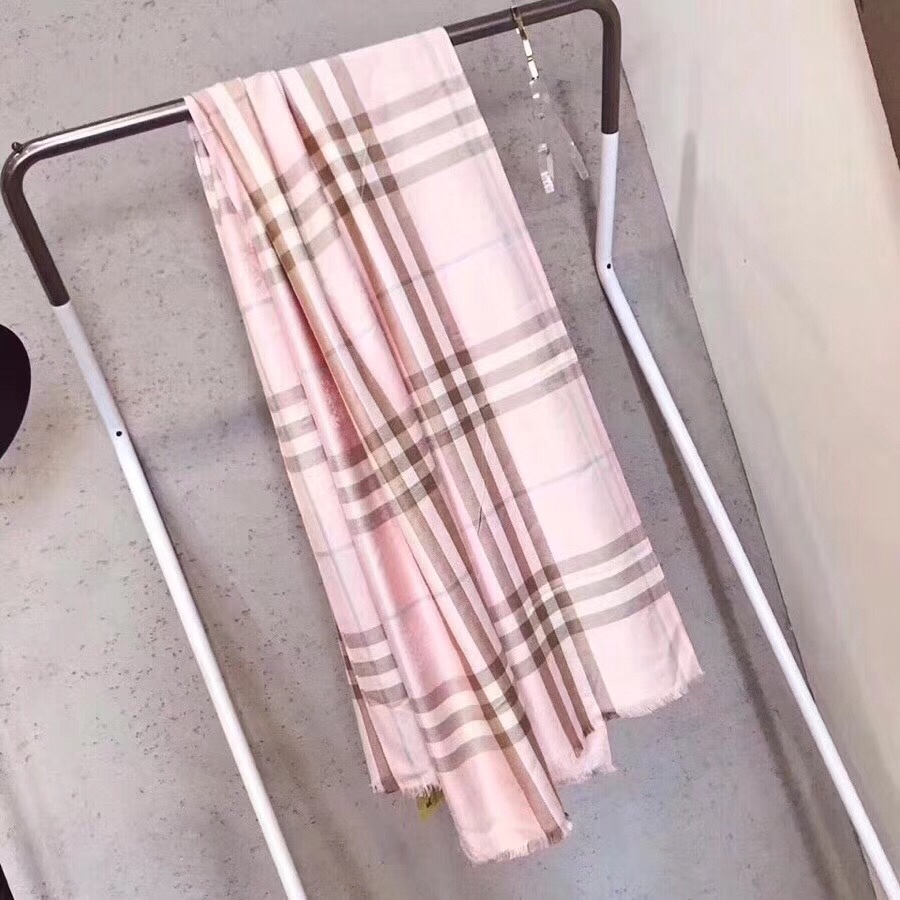 Burberr*y天丝棉格子囲巾 - 柔らかく高品質な素材
