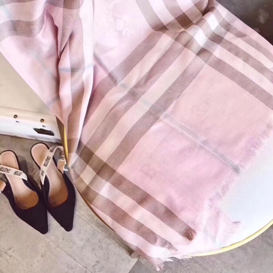 Burberr*y天丝棉格子囲巾 - 柔らかく高品質な素材