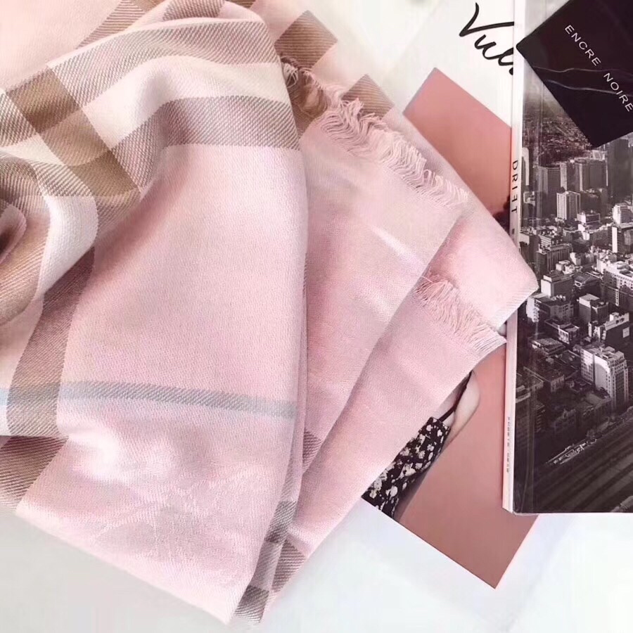 Burberr*y天丝棉格子囲巾 - 柔らかく高品質な素材