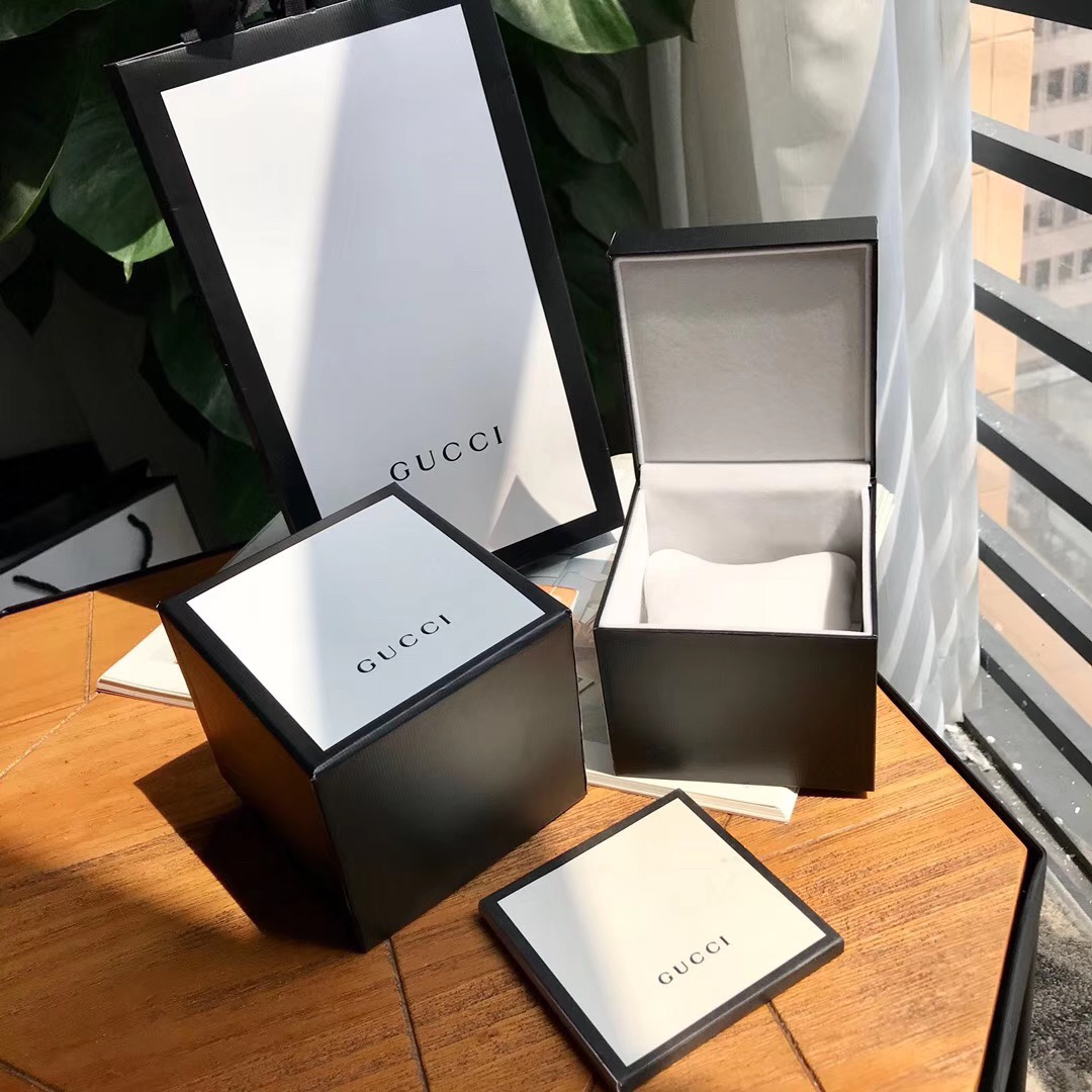 Gucci 古驰蜜蜂 3D效果 阳光照耀下的蝴蝶蜜蜂翩翩飞舞Gucci2019巴塞尔表款 热门款石英女表