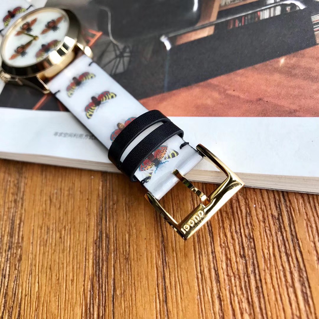 Gucci 古驰蜜蜂 3D效果 阳光照耀下的蝴蝶蜜蜂翩翩飞舞Gucci2019巴塞尔表款 热门款石英女表
