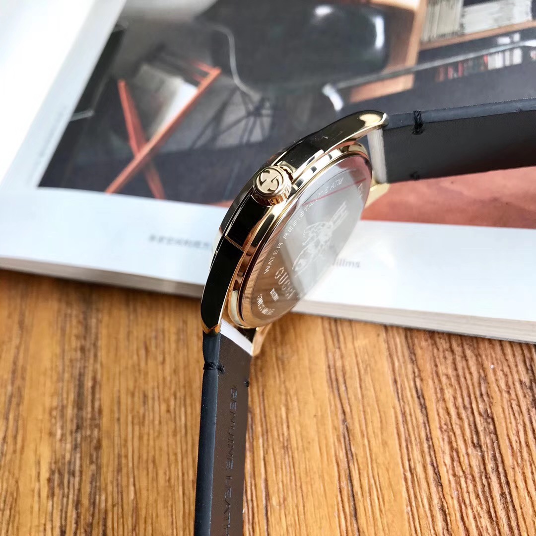 Gucci 古驰蜜蜂 3D效果 阳光照耀下的蝴蝶蜜蜂翩翩飞舞Gucci2019巴塞尔表款 热门款石英女表