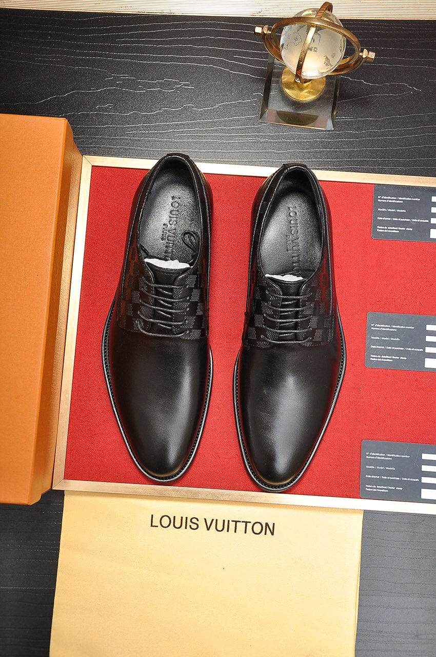 Louis Vuitton Chaussures Habillées en Cuir pour Hommes - Élégance et Confort