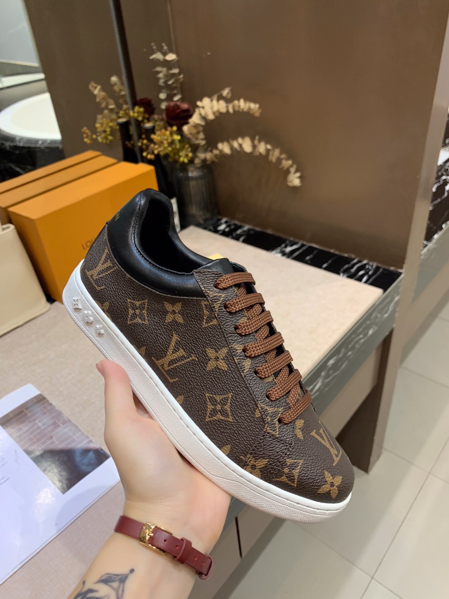 NO:170090,LV sneakers Louis Vuitton The latest model of small white shoes!  The fabric is made of high-end cowhide, cowhide foot pads, and removable latex pads, which are comfortable to put on and casual and versatile!  Women's size 35~41, casual shoes/sports shoes, louis vuitton, louis vuitton, louis vuitton, sneakers, cowhide19860909LV 运动鞋Louis Vuitton 路易威登 小白鞋最新款！面料采用高档头层牛皮,牛皮垫脚,可拆卸乳胶垫,上脚舒适,休闲百搭！ 女款码数35～41,休闲鞋/运动鞋,louis vuitton,louis vuitton,louis vuitton,sneakers,cowhide,Women's Shoes