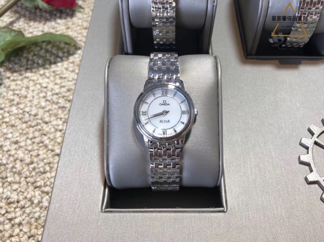 Omega 欧米茄蝶飞系列女表石英腕表，小巧
