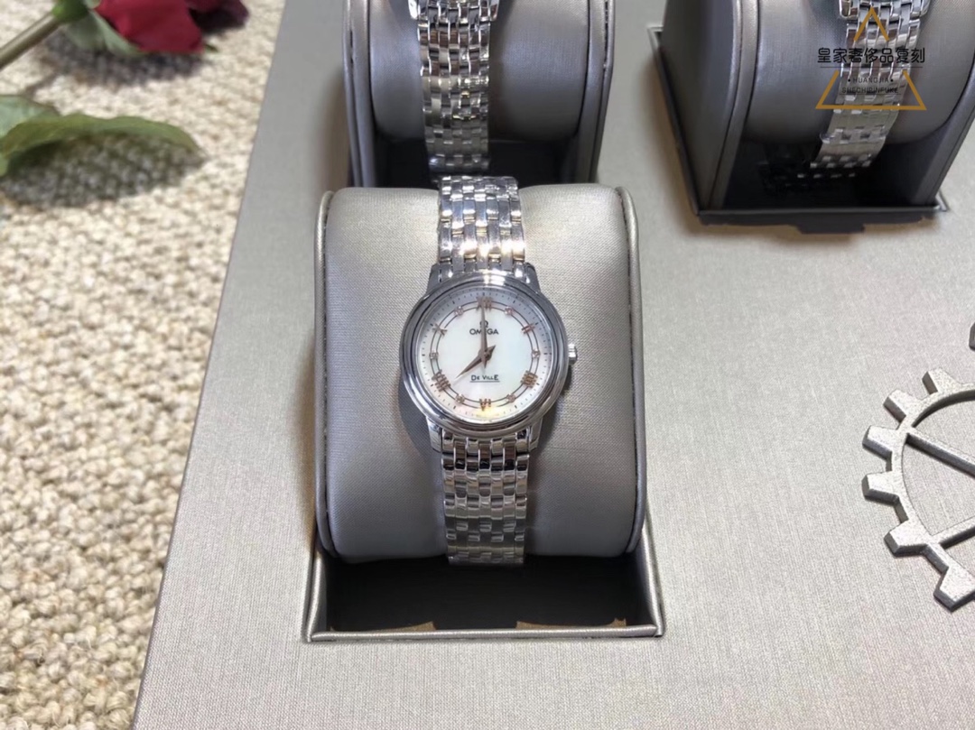 Omega 欧米茄蝶飞系列女表石英腕表，小巧