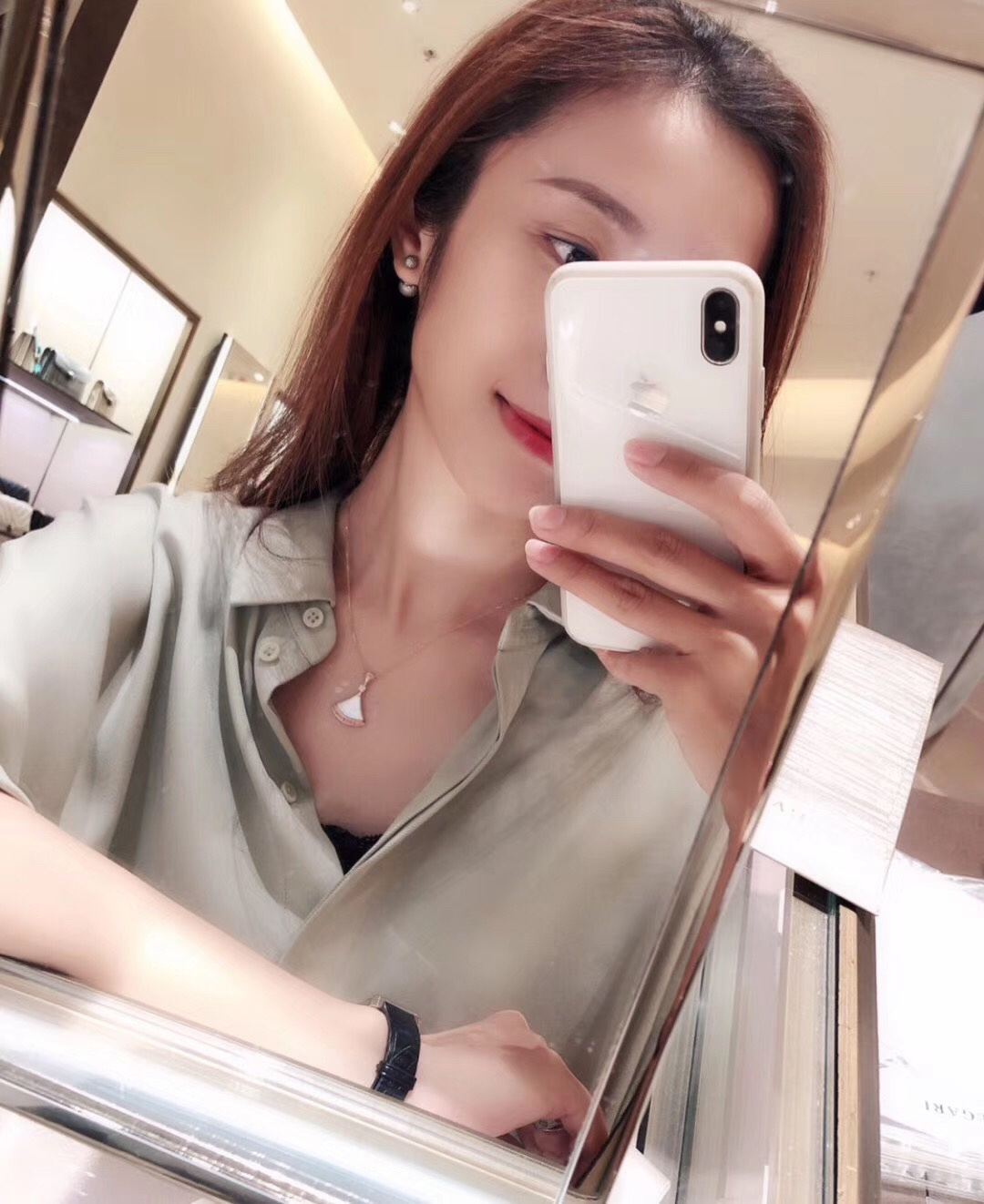 Bottega Veneta BV宝格丽 新款七夕情人节裙子项链 粉色蓝宝石 天然白贝母 显得整体都很温柔 既少女又端庄优雅～
