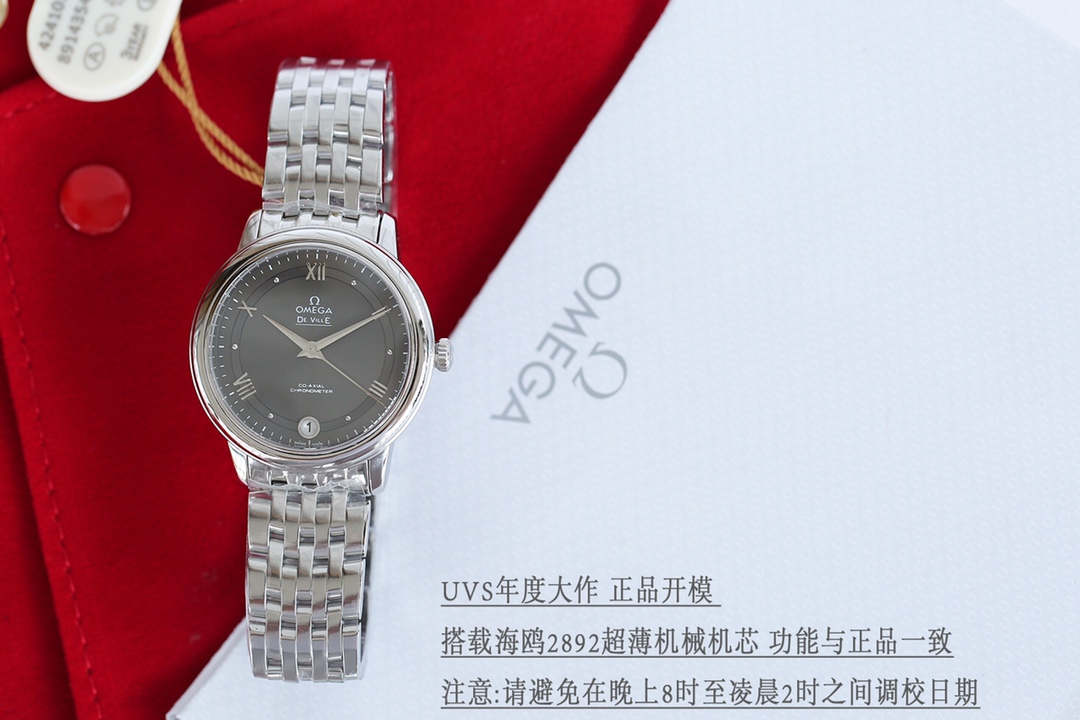 NO:726704,uvs genuine mold opening!  Omega De Ville 424.10.33.20.55.002  The Haiou 2892 movement is installed, which is consistent with the original movement. It includes the height of the center position, the direction of calendar adjustment and calendar jump. The date adjustment is to turn downwards and the calendar jumps from right to left. The four trimming lines of the watch case need to be rough ground and then finely ground by CNC. It is not possible for a master craftsman to grind such lines and mirror like surface.  The effect. The relief of Kronos, the god of time, on the bottom cover is the most labor-intensive. The bottom cover has been remodeled 11 times, just to pursue that perfection. It took 13 months to finally achieve the same pattern as the original, exquisite and lifelike. Size 32.7mm [rose] [rose], omega19860909uvs正品开模！欧米茄碟飞系列424.10.33.20.55.002 装海欧2892机芯,与原装机芯是一致的,包括了把中位的高低,调历与跳历的方向,的调历是往下转动日历由右向左跳动的.表壳的4条修边线,需粗磨走cnc再细磨,不是老师傅是没法磨出如此线条,和镜面般的效果的.底盖的时间之神.克洛诺斯.浮雕,是最考功夫的,底盖经过11次改模,只为追求那一份完美,耗时13个月,终于做到了原版一致的图案,精致栩栩如生.尺寸32.7mm[玫瑰][玫瑰],,omega,Watch
