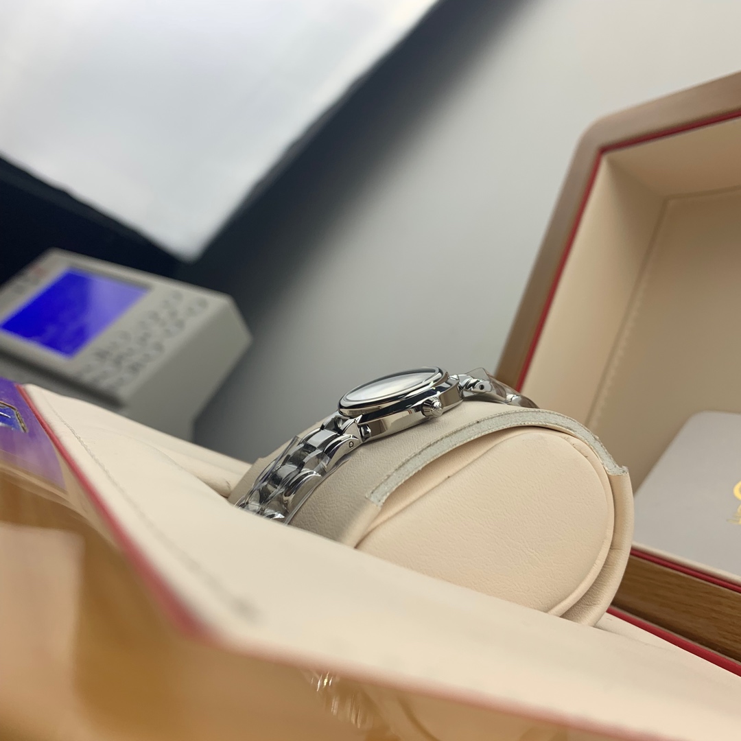 Longines 皇家 浪琴心月女款系列腕表