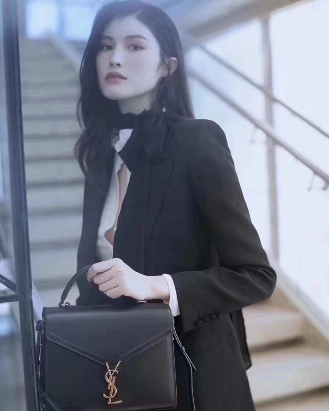 Saint Laurent Ysl CASSANDRA鱼子酱纹手拎包 578000黑色