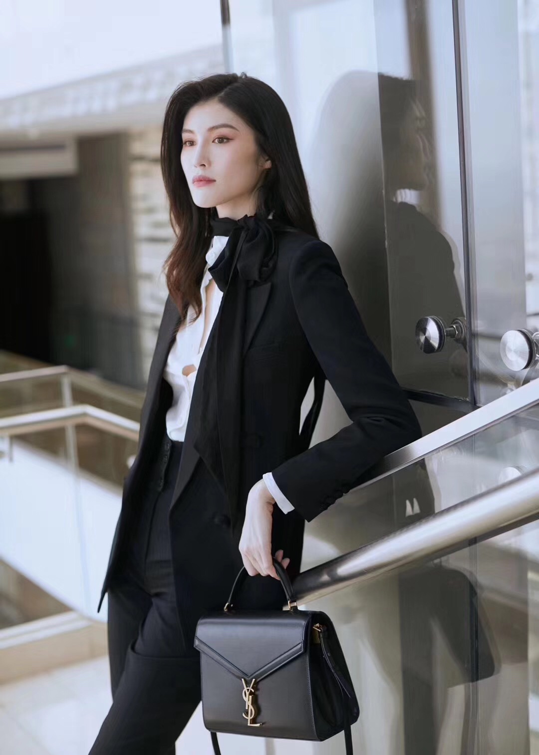 Saint Laurent Ysl CASSANDRA鱼子酱纹手拎包 578000黑色