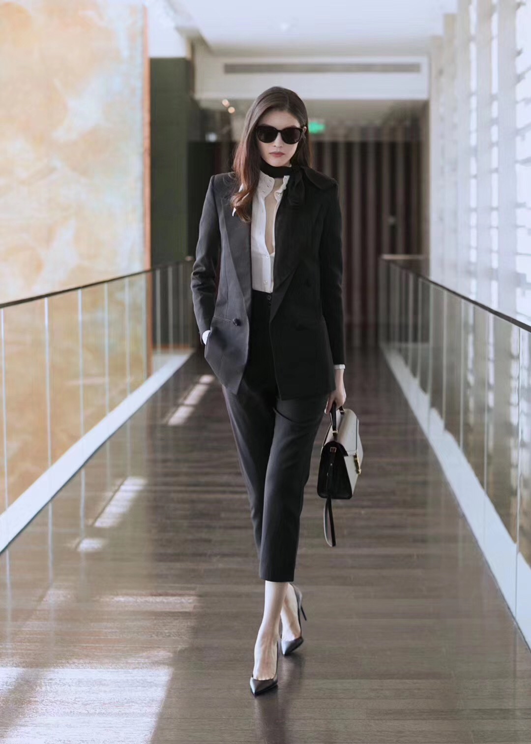 Saint Laurent Ysl CASSANDRA鱼子酱纹手拎包 578000黑色