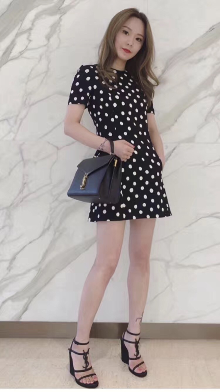 Saint Laurent Ysl CASSANDRA鱼子酱纹手拎包 578000黑色