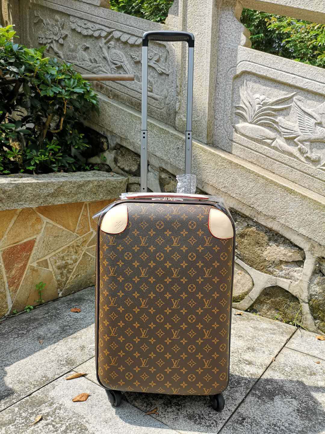 NO:270030,[LV] The new model of Uni-Share Wheel is back, original leather. There are not many quantities, hurry up and buy [seduction] [seduction] exclusive products are launched first, real photos. Small bags are strong] 20-inch 53/40/2024-inch 63/42/20,,louis vuitton19860909【LV】万向轮爆新款回货了,原版皮质.数量不多,赶紧抢购[勾引][勾引]独家产品抢先上市,实物实拍.小包强]20寸53/40/2024寸63/42/20,,louis vuitton,luggage