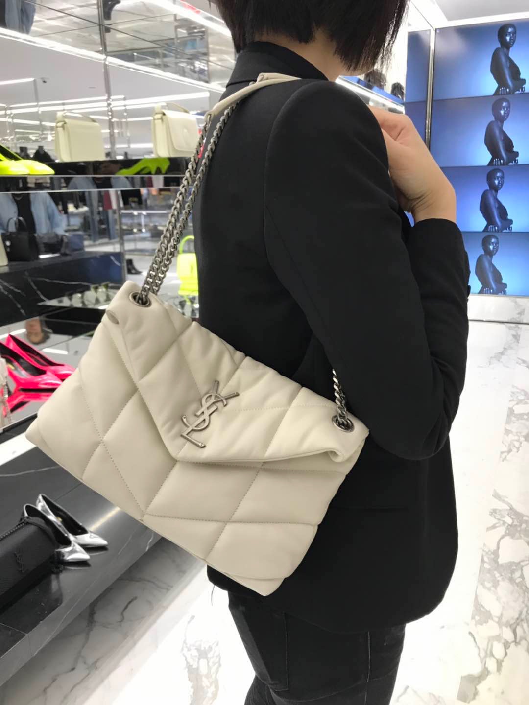 YSL LOULOU PUFFER 29CM 绗缝小羊皮包 577476白色/银扣